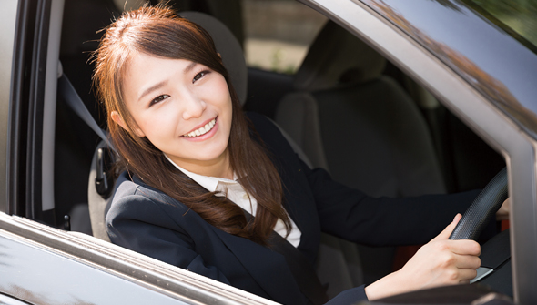 車での移動が基本。一日に複数の現場をまわります。