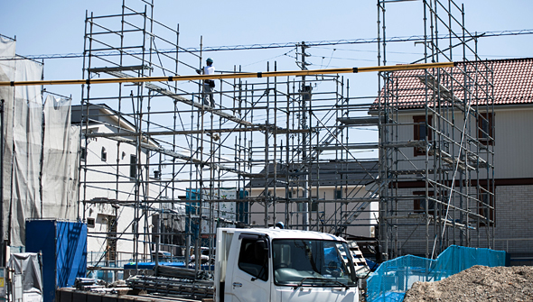 朝は事務所に集合し、トラックで現場へ向かいます。