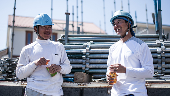 こまかく休憩をはさみます。夏場は水をよく飲むようにしています。