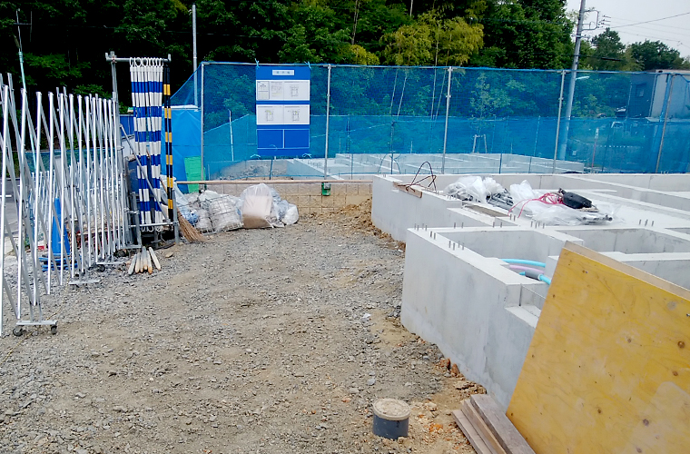 ガードフェンス 出入り口ゲート鉄板設置例