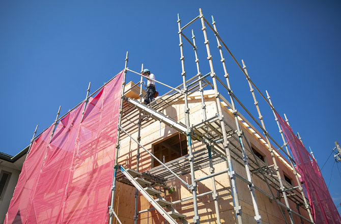 2度架け足場施工中